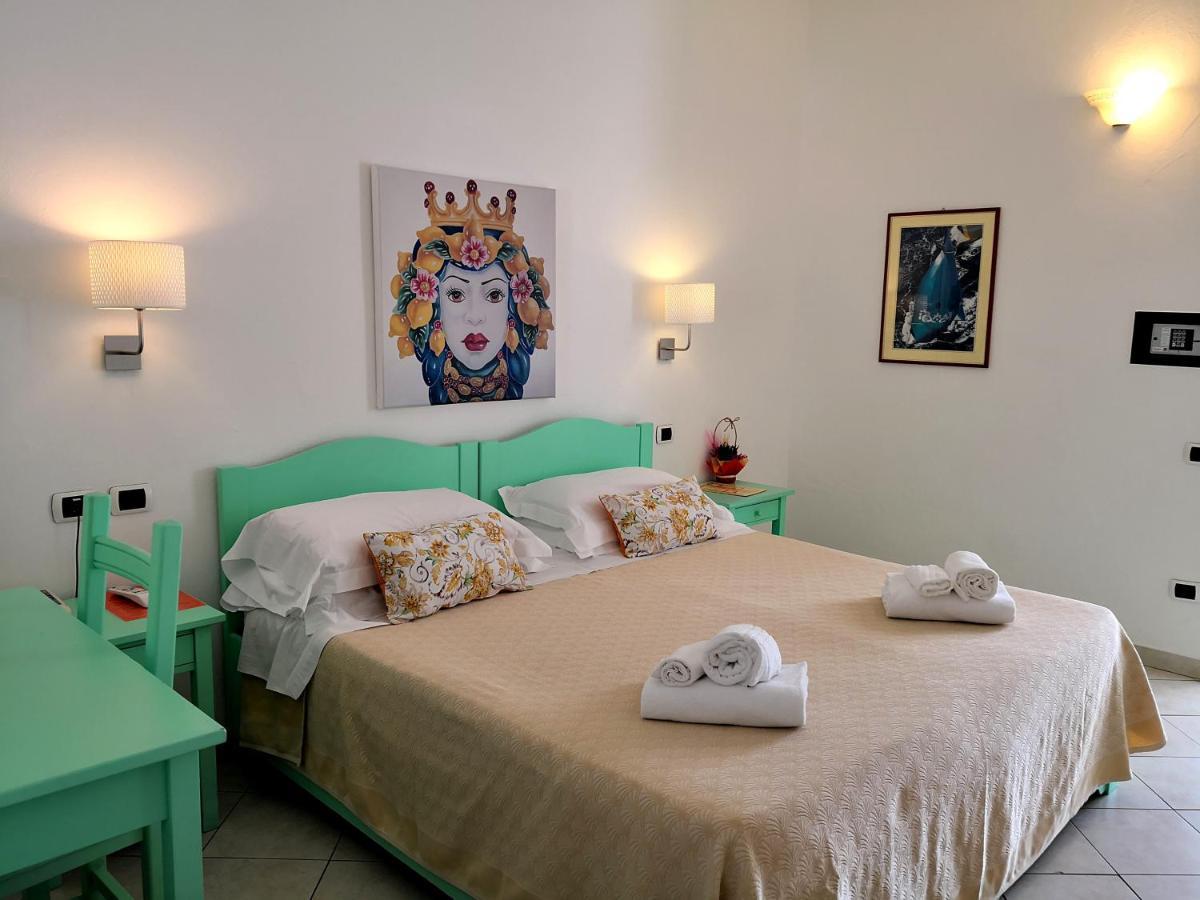 Stromboli Central Family Apartment - 3 Double Rooms Εξωτερικό φωτογραφία